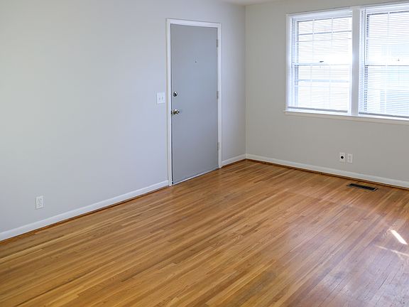 3rd image of 2503 Oakland Ave #B