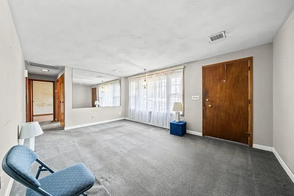 3 bed, 1216 sqft, $2,700 — Photo 3