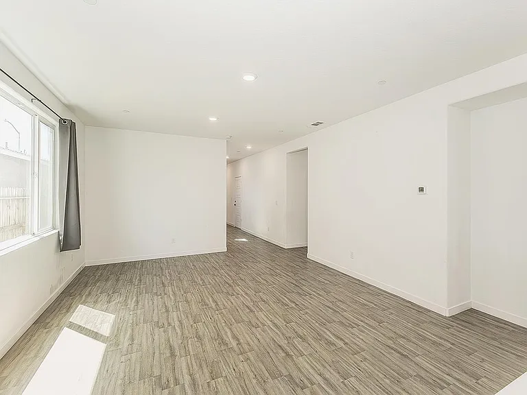 2844 N Vahe — Photo 10