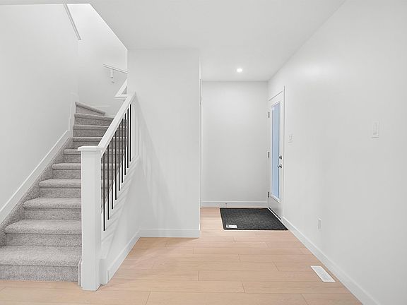 3rd image of 1822 188th St NW