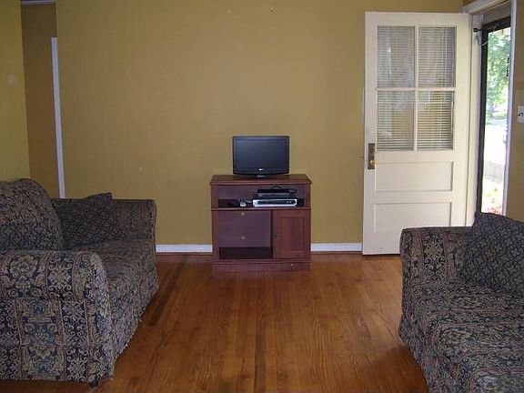 2nd image of 4910 Myrtle St