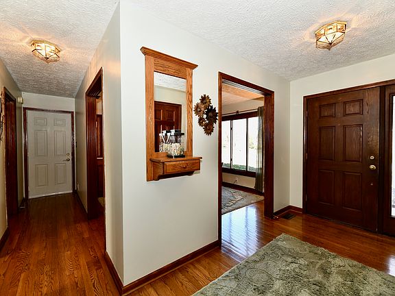 4th image of 1045 Lakewood South Dr