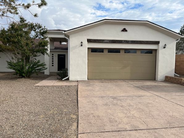 64 Spring Dr SE