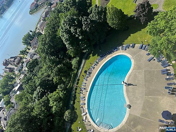 3rd image of 6 Horizon Rd APT 1204