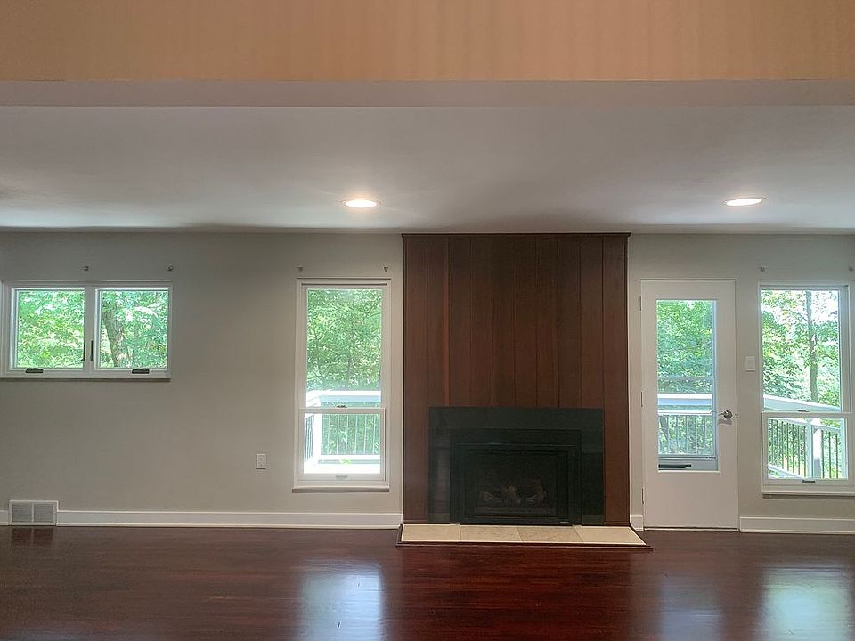 Main LivingRm/Gas Fireplace