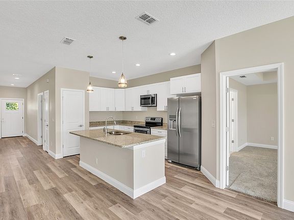 4th image of 15691 Northside Dr W