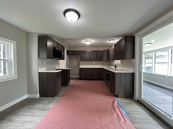 5th image of 1001 W 38th Pl