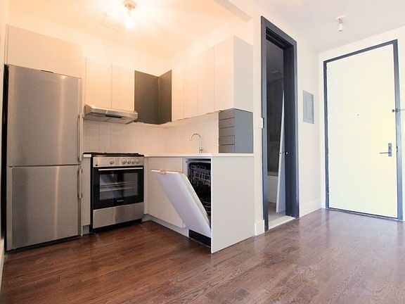 5th image of 1150 Pacific St APT 4