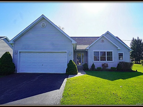 157 Brunck Rd, Lancaster, NY 14086