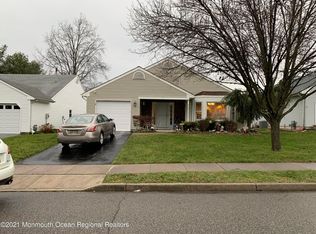 4 Springhill Dr, Brick, NJ 08724