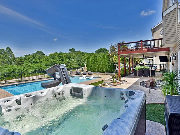4th image of 6531 Devonhurst Dr