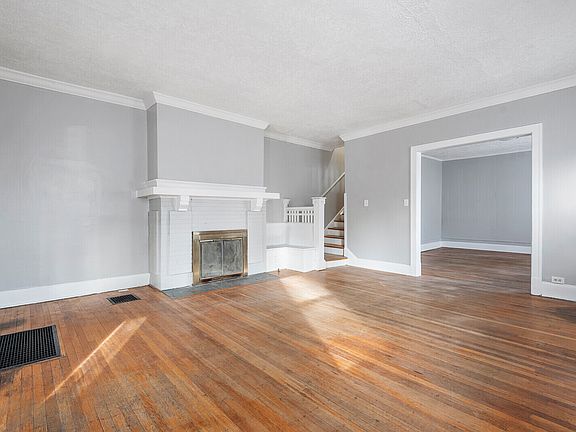 3rd image of 4055 N College Ave