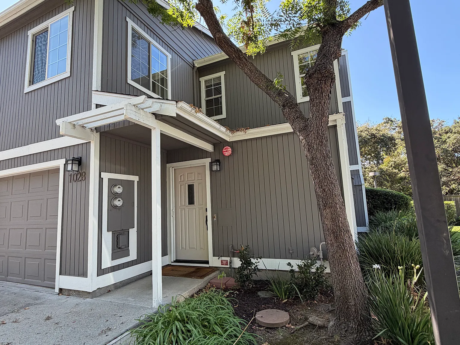 3 bed, 2.5 bath, 1390 sqft, $3,250 — Photo 2