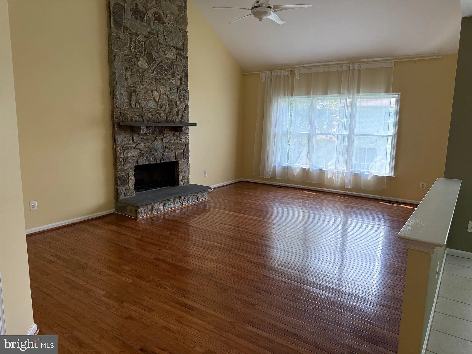 4 bed, 3.5 bath, 4071 sqft, $3,600 — Photo 3