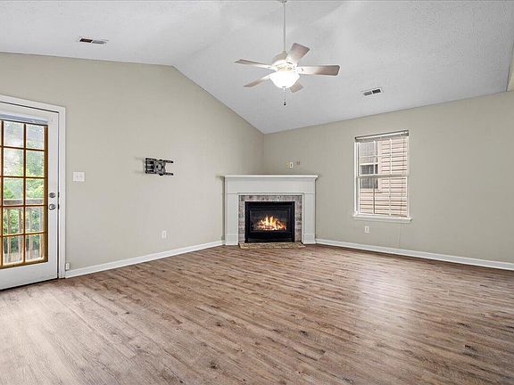 4th image of 740 Graftons Mill Ln