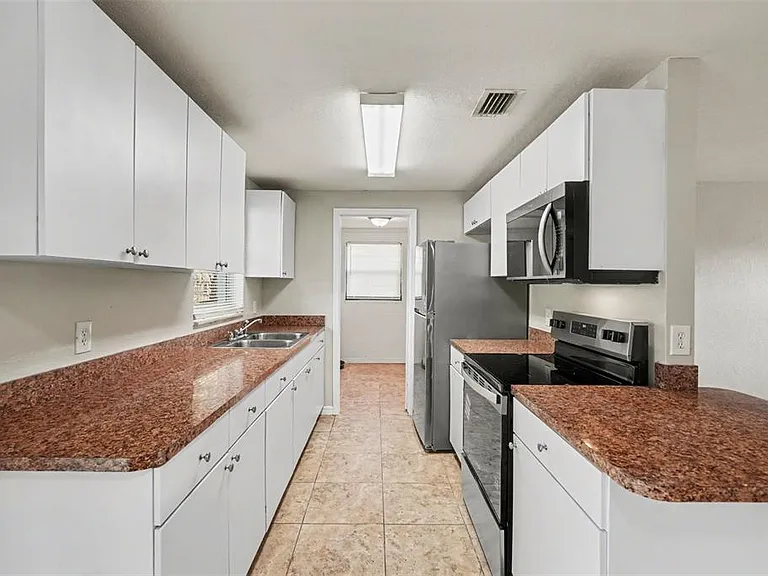 4923 S 82nd St — Photo 10