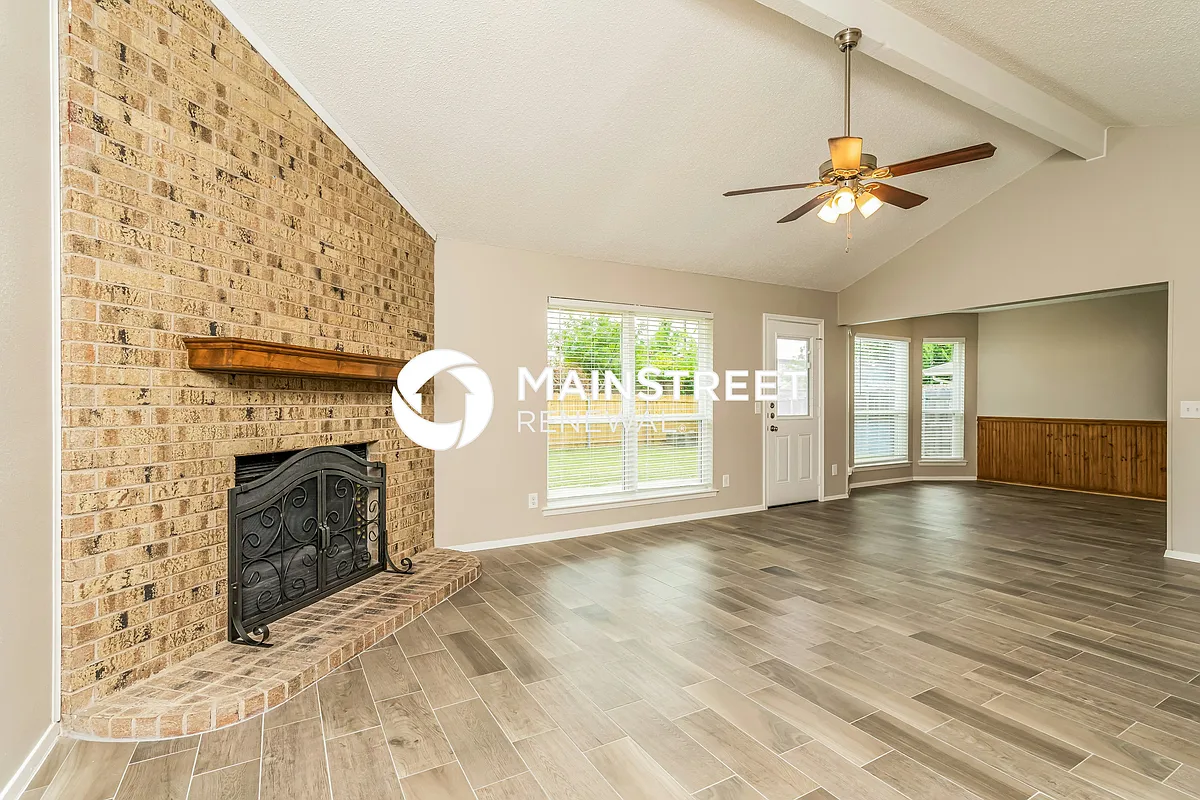 Living Room - 724 Kensington Ln