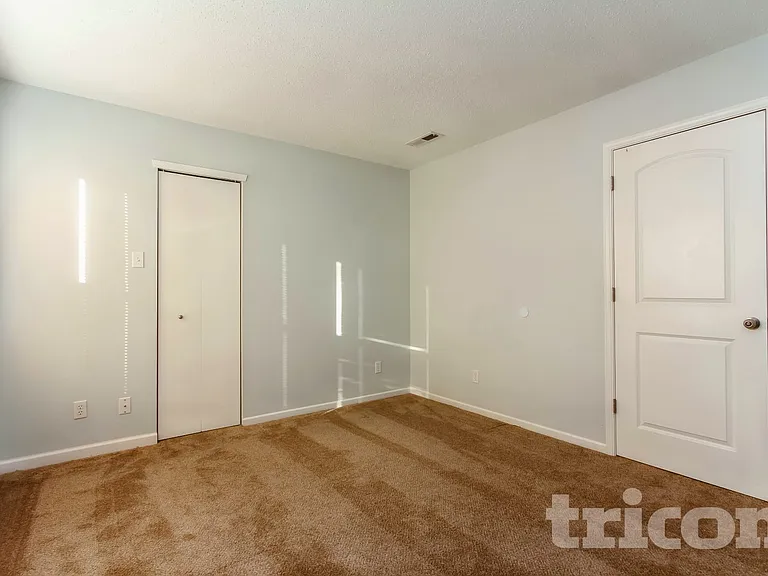 453 Bridgewater Dr — Photo 11