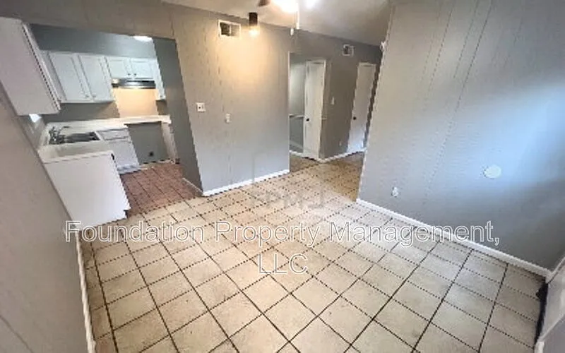 3 bed, 2.0 bath, 1685 sqft, $1,350 — Photo 4