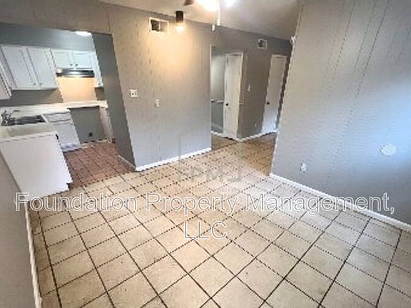 4th image of 1317 Royal Oaks Cv