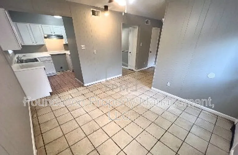 1317 Royal Oaks Cv — Photo 4