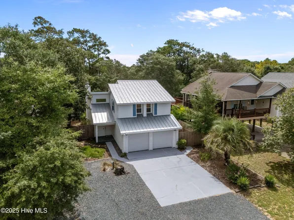 110 NE 29th Street, Oak Island, NC 28465