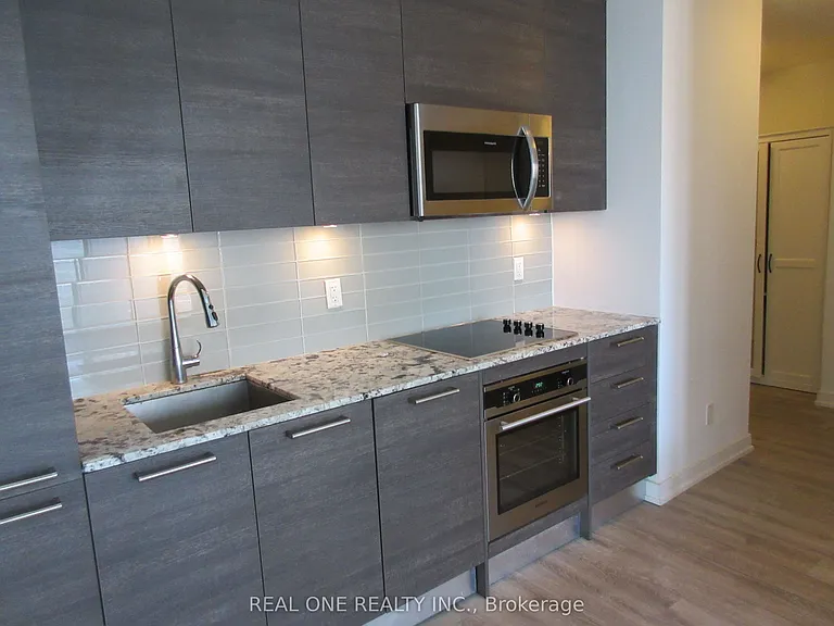 28 Wellesley St E #2207 — Photo 8