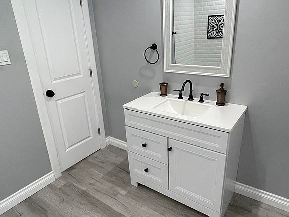 3rd image of 6229 Carmelita Ave #1/2