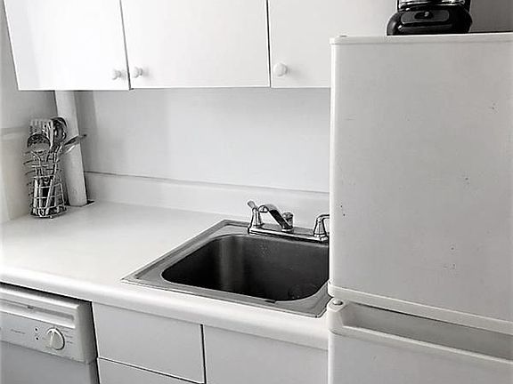 4th image of 160 7th Ave #1414