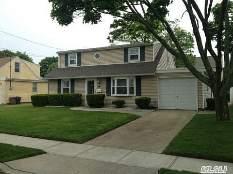 2nd image of 10 Carlton Dr