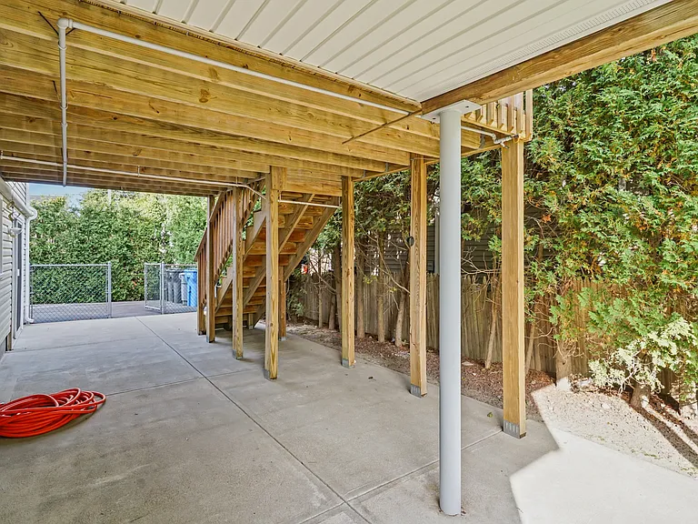 175 Florida Ave — Photo 2