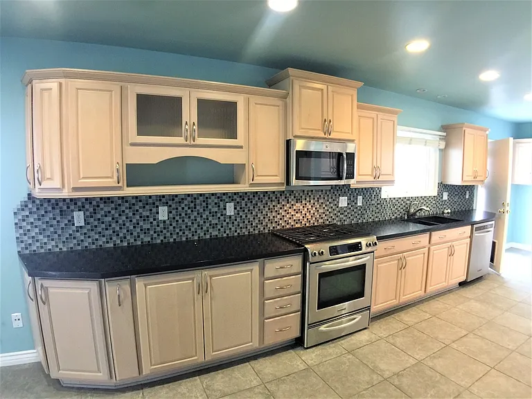 715 W Acacia Ave — Photo 14