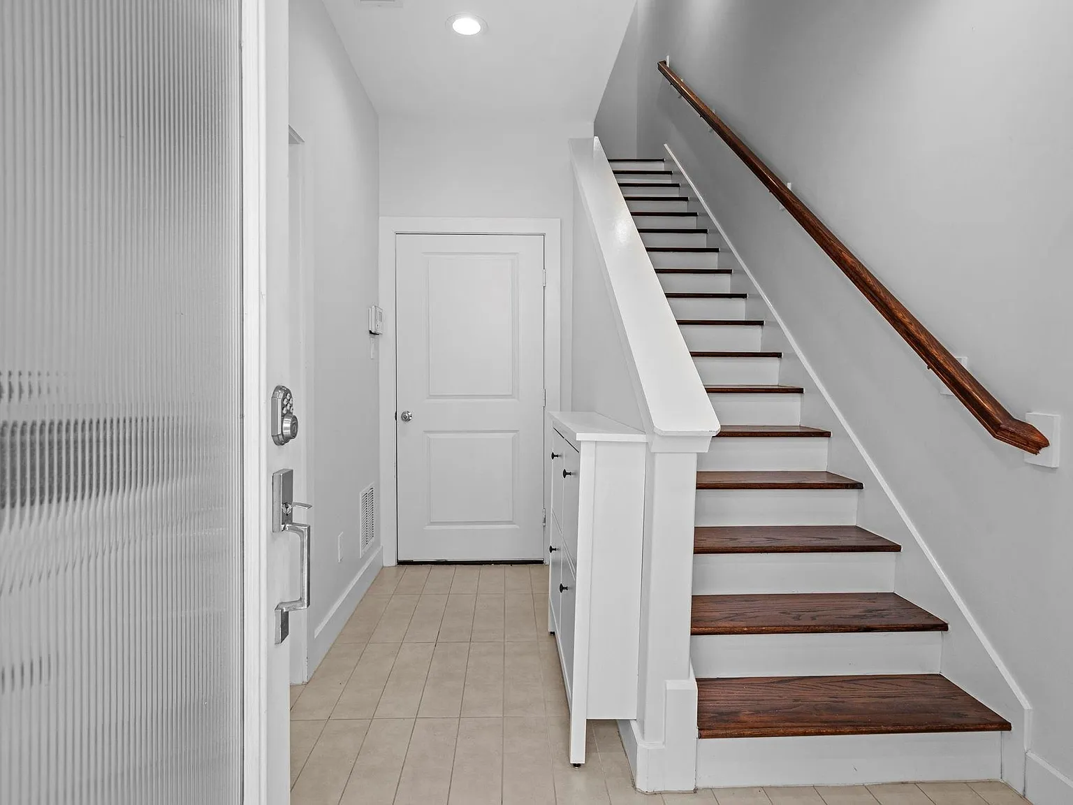 3 bed, 3.5 bath, 1897 sqft, $2,800 — Photo 3