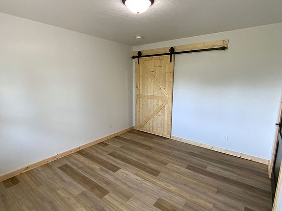 4th image of 907 S Broadway St #38