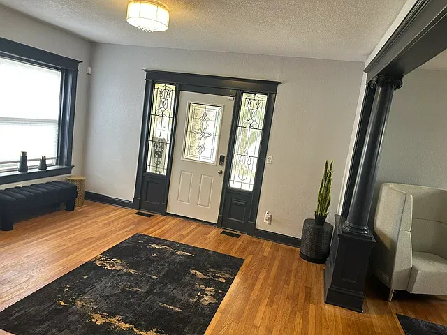 5 bed, $1,000 — Photo 3