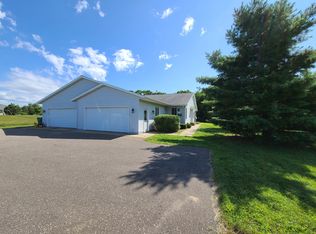 913 Waxon Ln UNIT B, Hudson, WI 54016