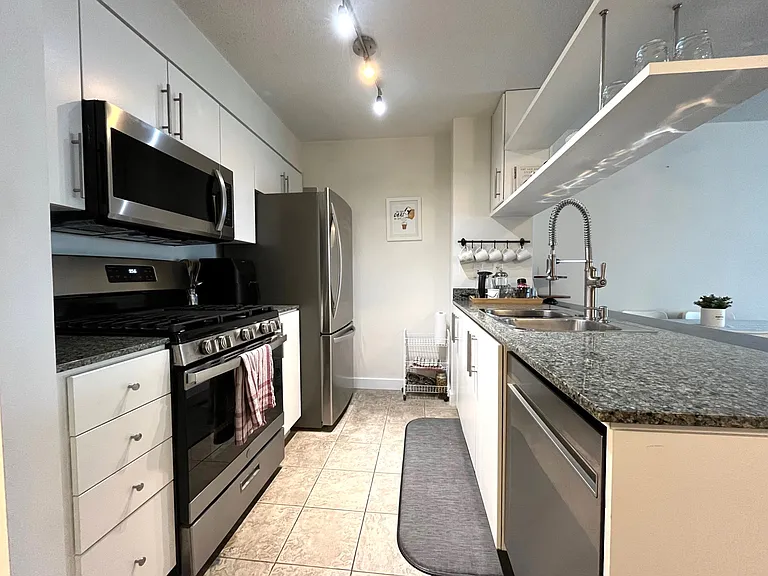 10 Navy Wharf Ct #608 — Photo 3