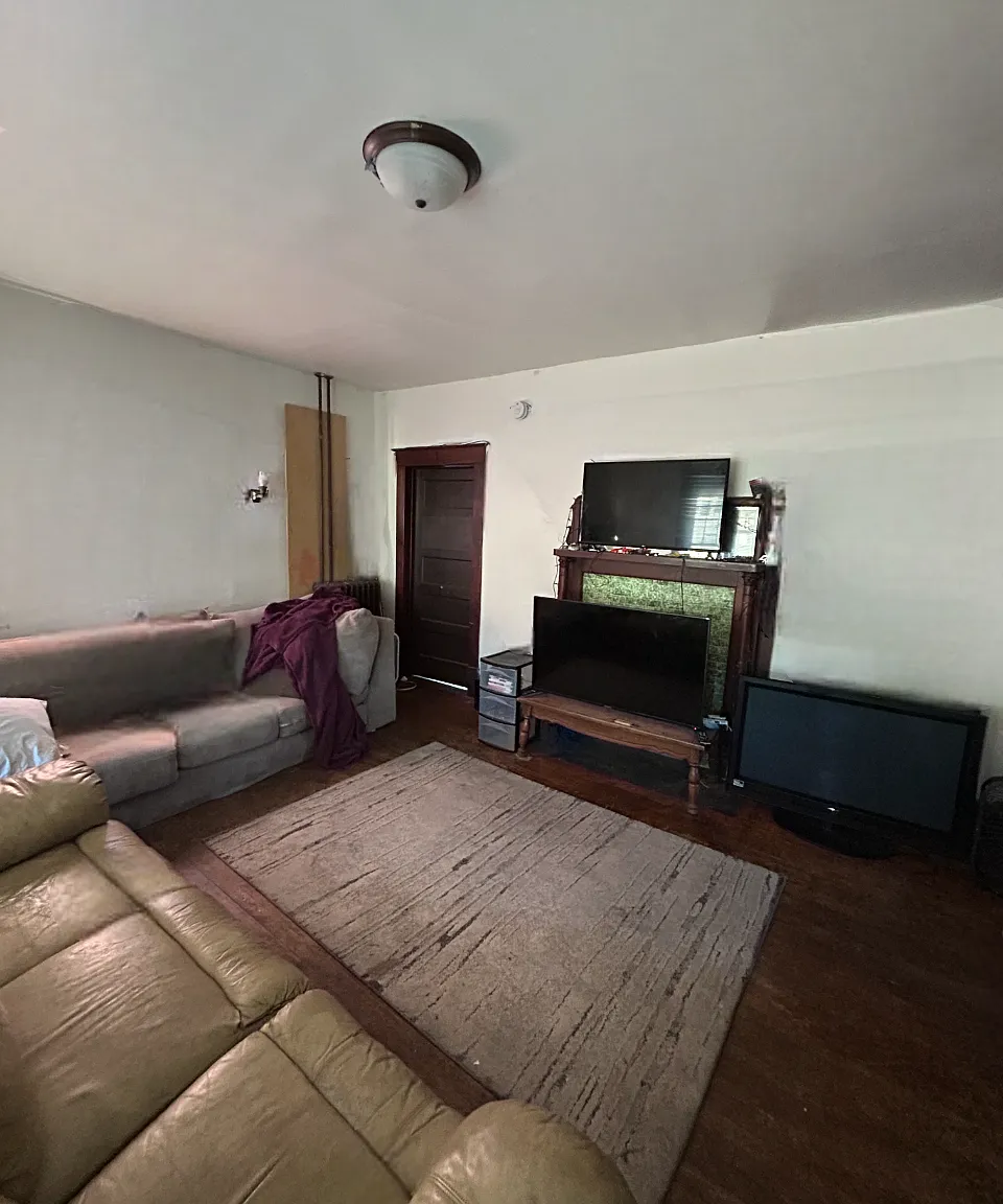 8 bed, 3.0 bath, 3193 sqft, $360 — Photo 2