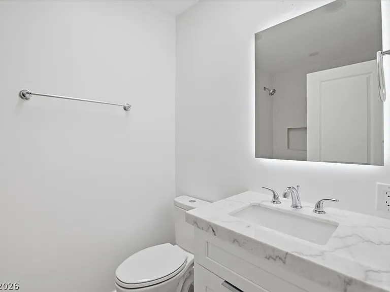 1300 Canosa Ave — Photo 9