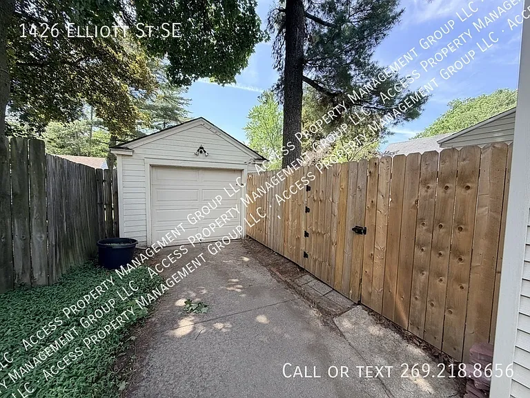 1426 Elliott St SE — Photo 35