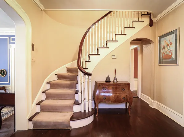 165 Slocum Crescent image 1 of 18