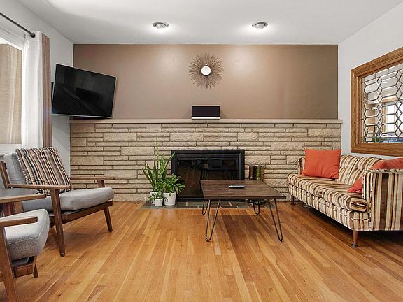 5th image of 3448 Darbyshire Dr