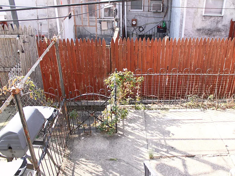 184 W Luray St — Photo 17