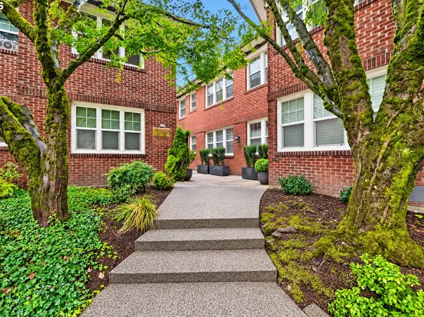701 NE 28th Ave APT 18, Portland, OR 97232