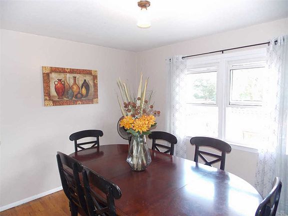 4th image of 996 Martinstein Ave