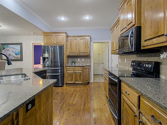 5th image of 21431 W 112th Ter