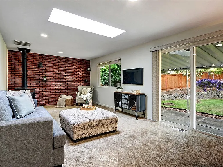 1606 Lake Youngs Way SE — Photo 10