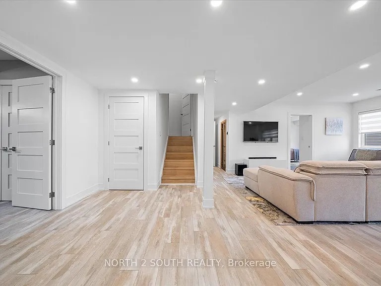 118 Berkely St — Photo 46