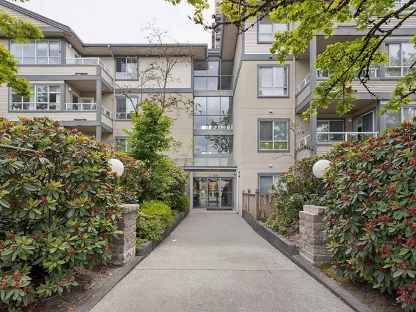 4990 McGeer St #204, Vancouver, BC V5R 6C1