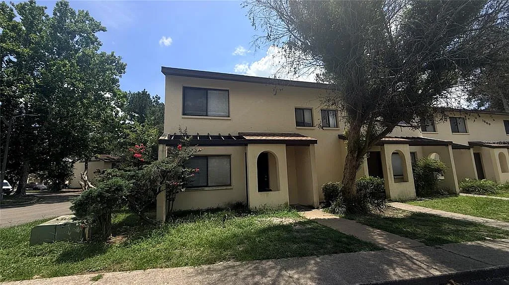 3 bed, 2.5 bath, 1208 sqft, $1,350 — Photo 2